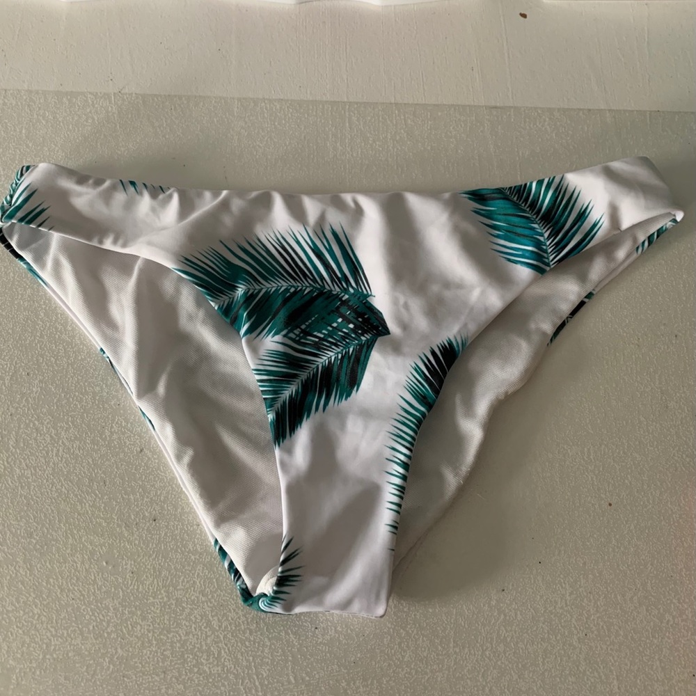 NWOT bikini bottoms